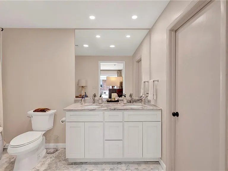 8960 Morphy Ave — Photo 32