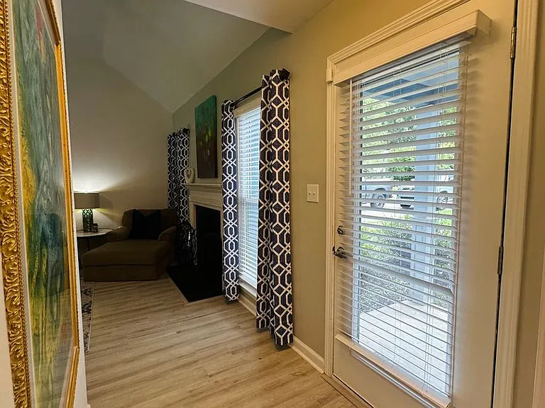 103 Meadow Creek Dr — Photo 29