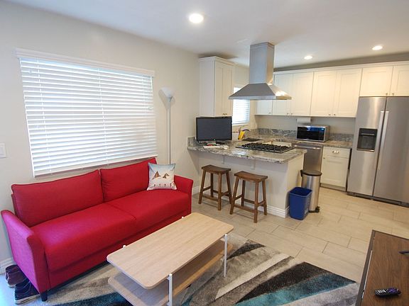 4th image of 149 Avenida Algodon APT B