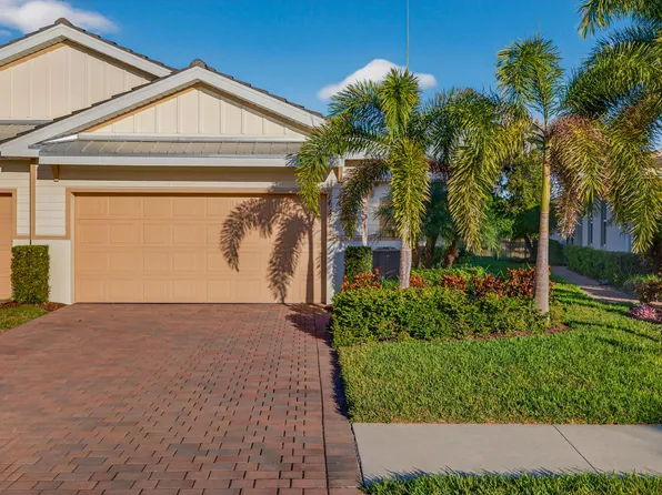 14567 Edgewater Cir, Naples, FL 34114