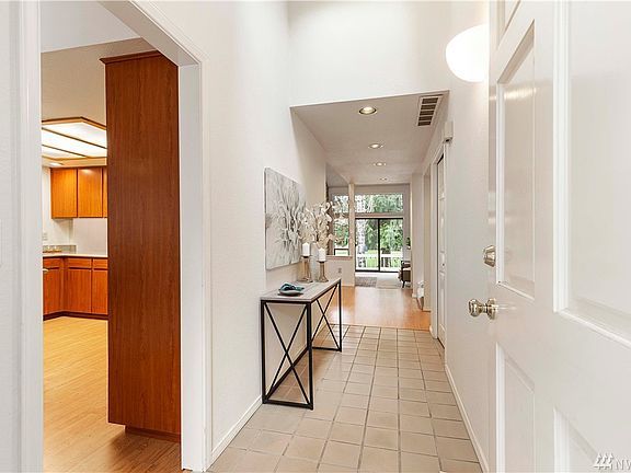 4th image of 15825 Village Green Dr Unit 11