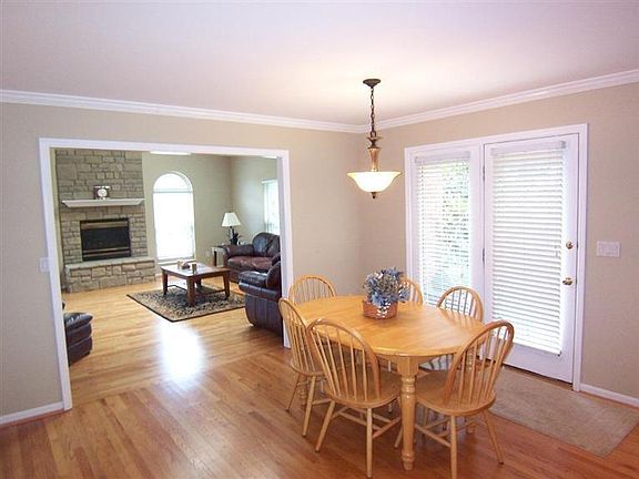 5th image of 3602 Woodburne Dr