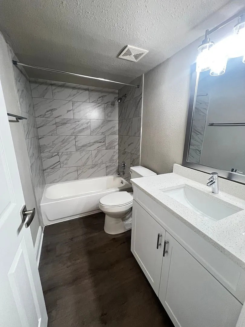 Soto Apartments — Photo 3