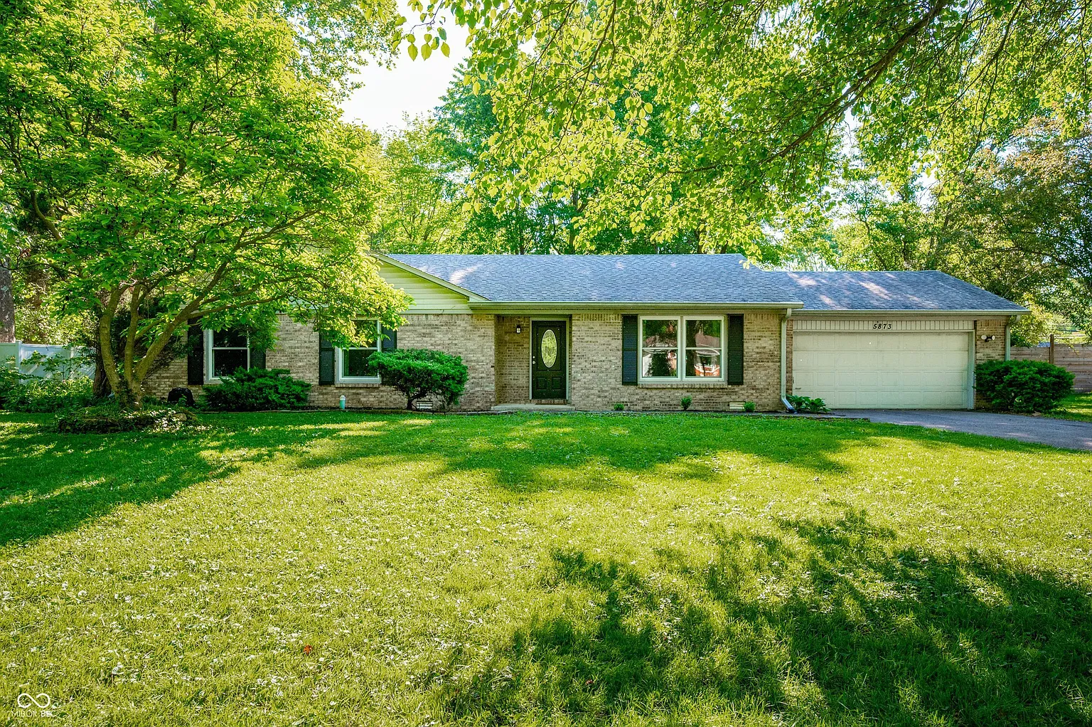 5873 N Victoria Dr photo 1