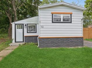 102 Lincoln Ave, Holbrook, NY 11741