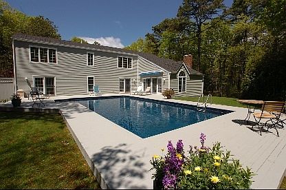 2nd image of 10 Rolling Wood Ln