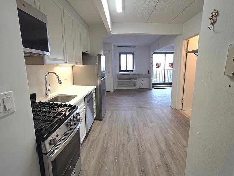 143-51 Roosevelt Ave #4F — Photo 2