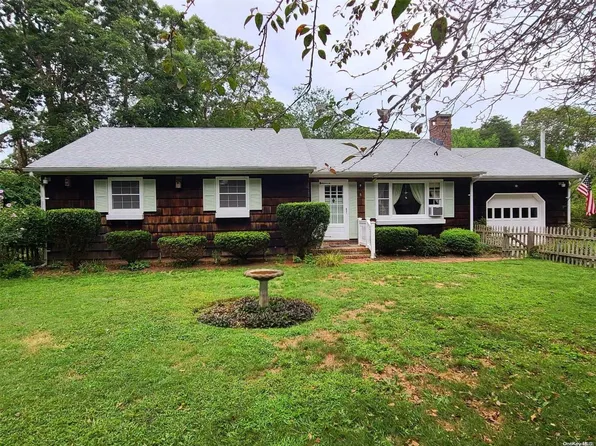 8 Mitchell, East Quogue, NY 11942