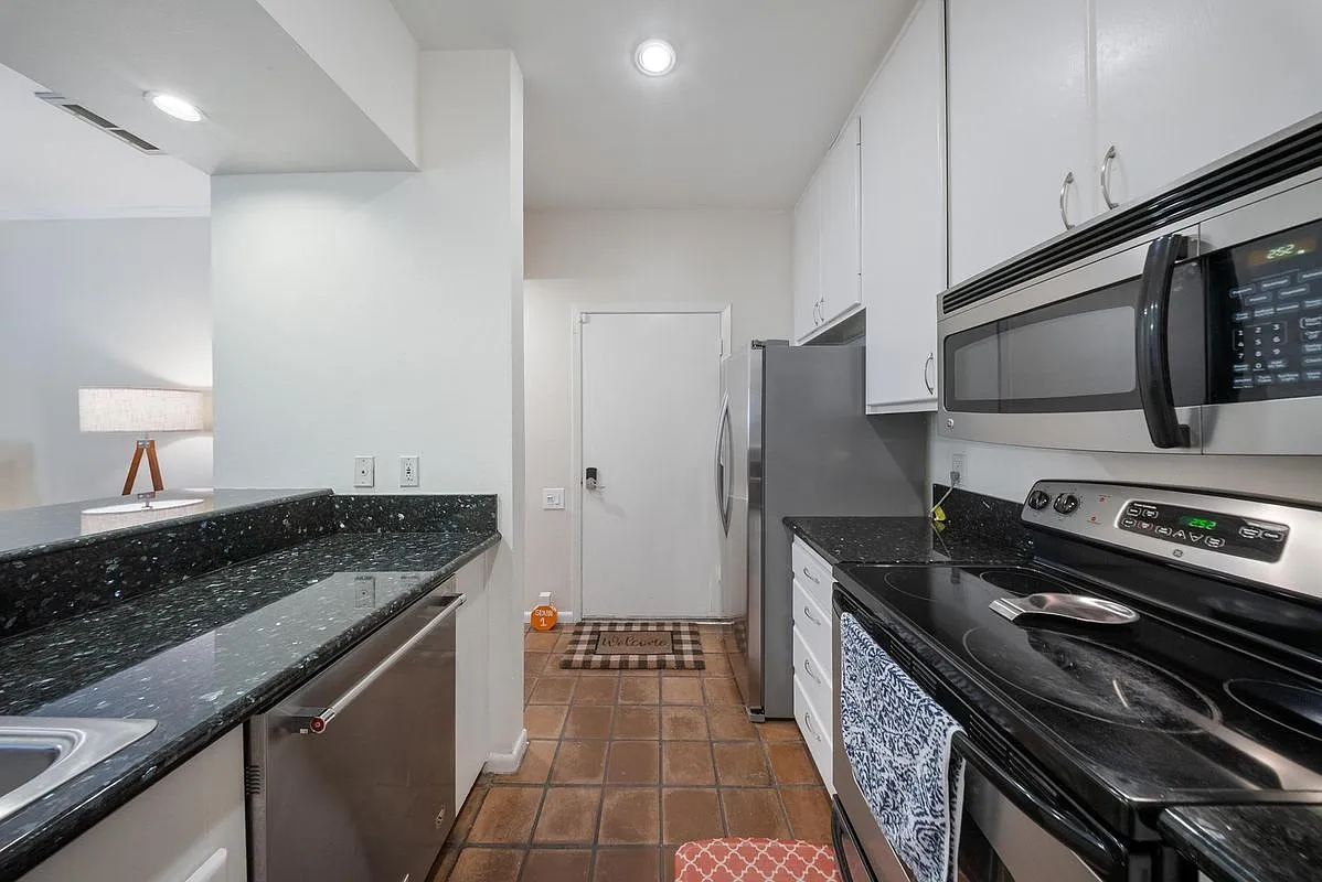 2 bed, 1.5 bath, 1371 sqft, $2,200 — Photo 1