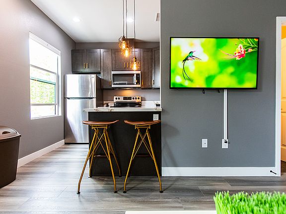 5th image of 1811 Adams Ave #6