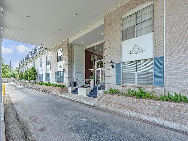 2601 Bellefontaine St #B309 — Photo 30