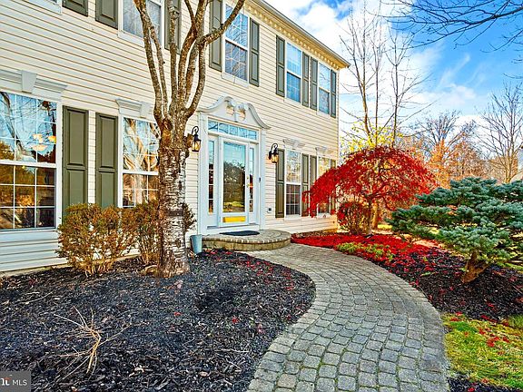 3rd image of 27 Donovan Rd