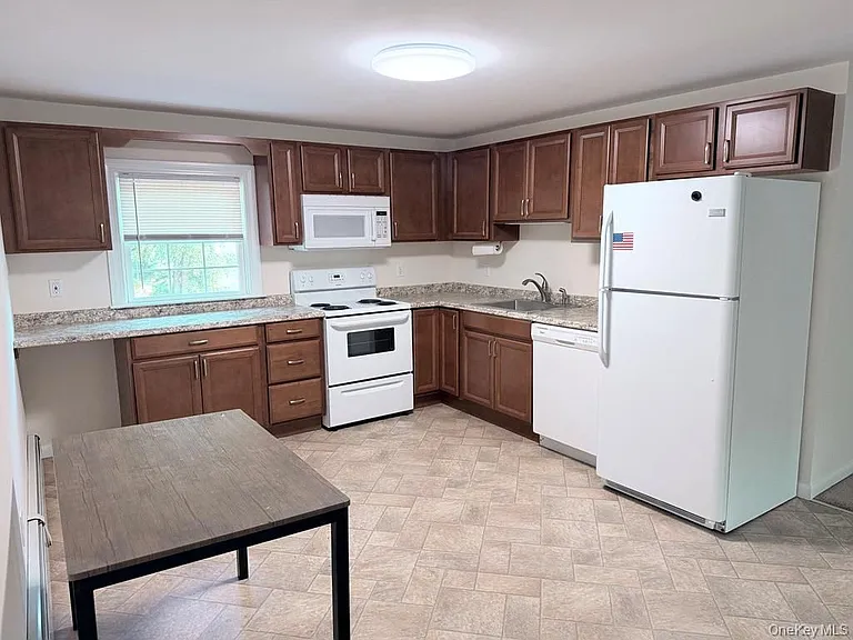 12 Lake Dr — Photo 6