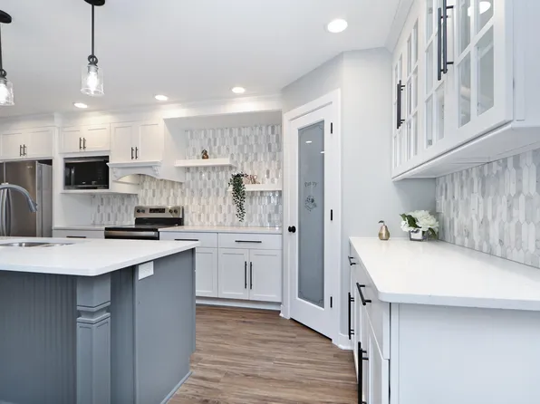 216 Highland Pointe Dr, Manhattan, KS 66503