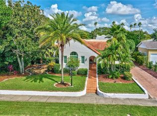 318 Rowena Ln, Dunedin, FL 34698