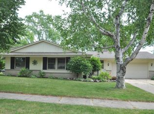 5355 Olympia Ln, Greendale, WI 53129