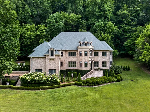 1060 Natchez Valley Ln, Franklin, TN 37064