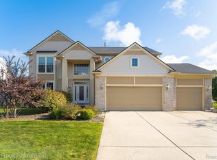 1074 Chestnut Ln, South Lyon, MI