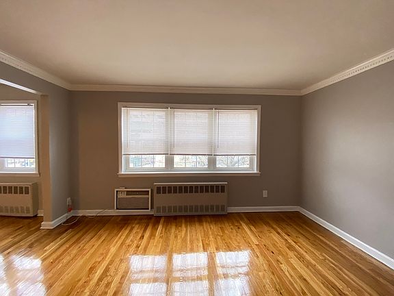 5th image of 23-14 Hoyt Ave S #3A