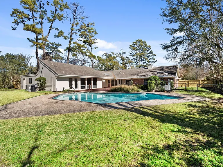 365 Piney Point Rd — Photo 34