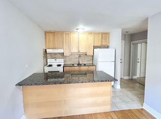 9 33rd St #306, Toronto, ON M8W3G7