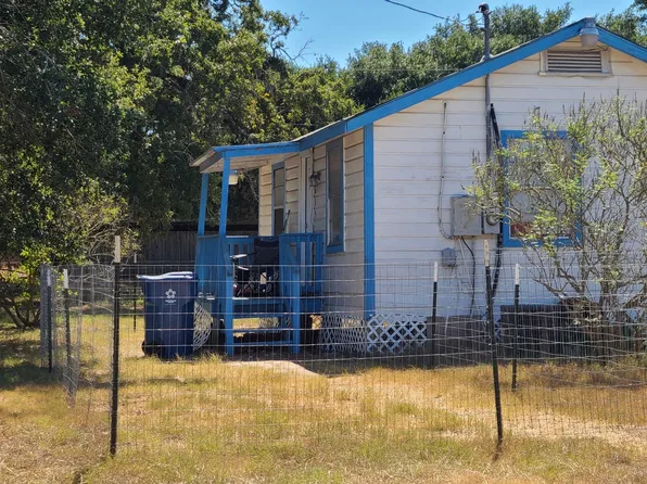 1615 Saint Marys St, Hempstead, TX 77445