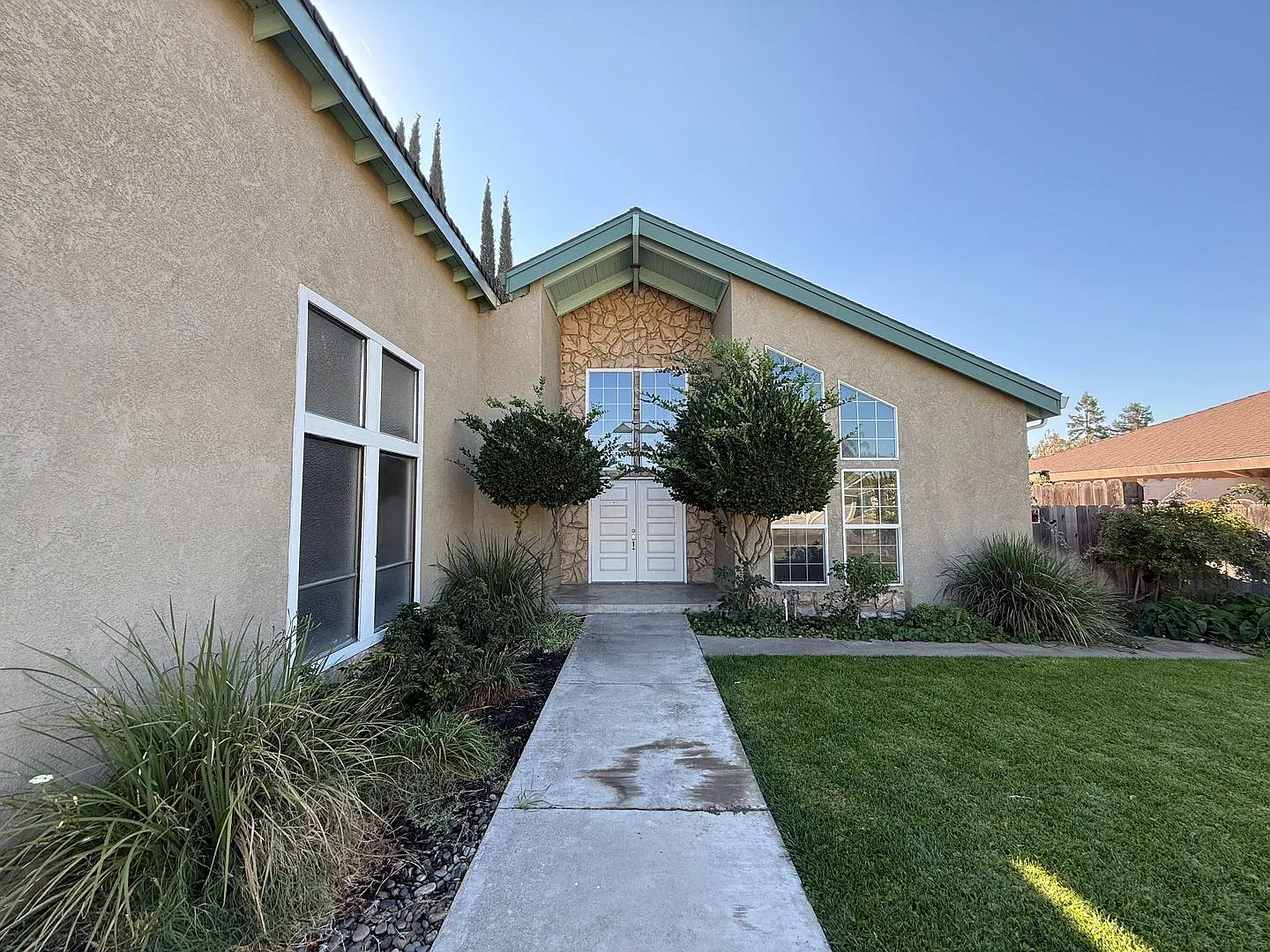 Nicely updated home in established Turlock neighborhood! — Photo 2