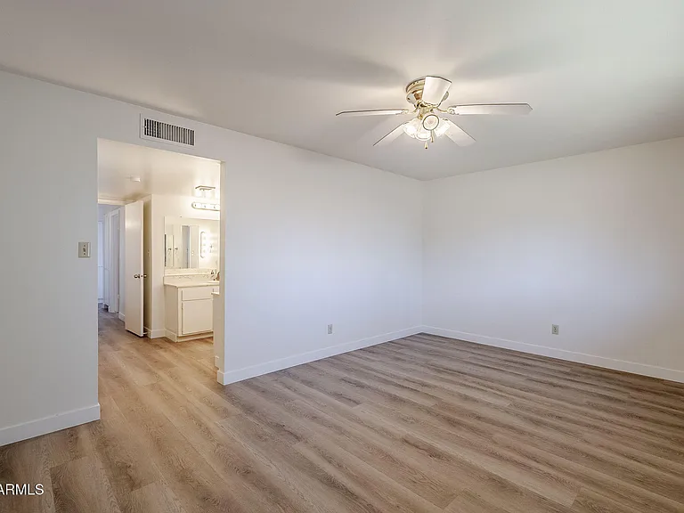 1904 E Manhatton Dr — Photo 30