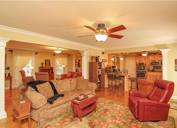 5th image of 1711 Oxford Dr