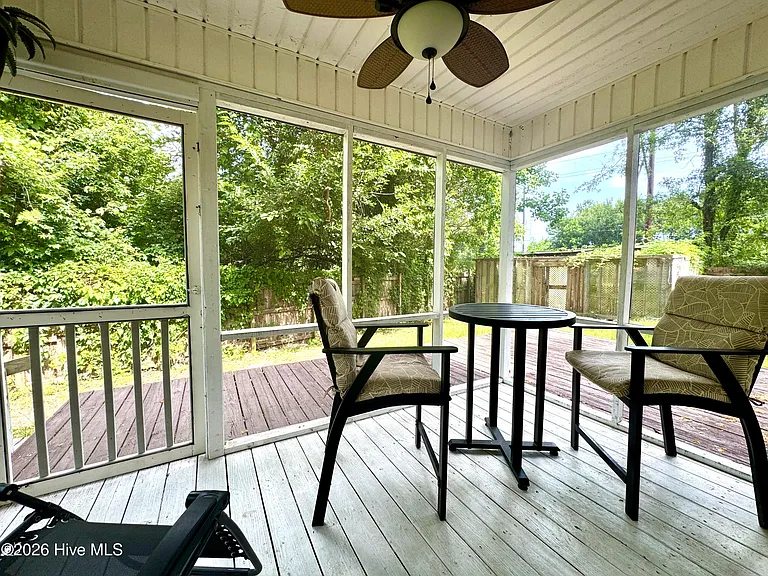 502 Worth Dr — Photo 8