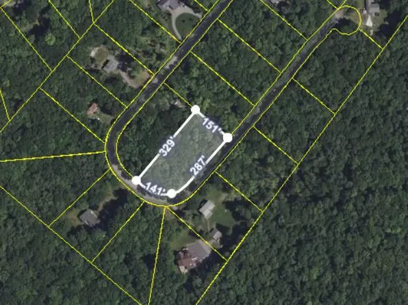 62 Oak Mountain Dr, Lakeville, PA 18438