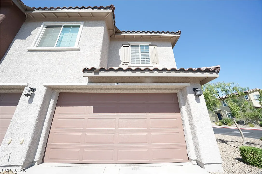 3 bed, 2.5 bath, 1545 sqft, $1,940 — Photo 4