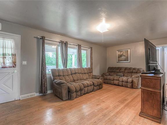 4th image of 3114 S 39th St