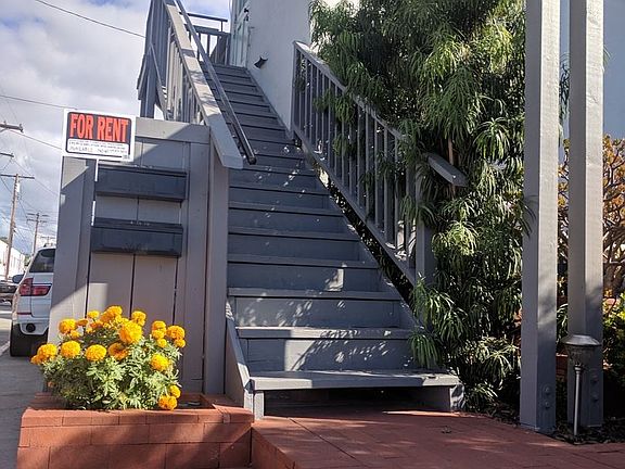 4th image of 457 Palm Ave