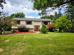 808 Rolling Meadows Dr, Quincy, MI 49082