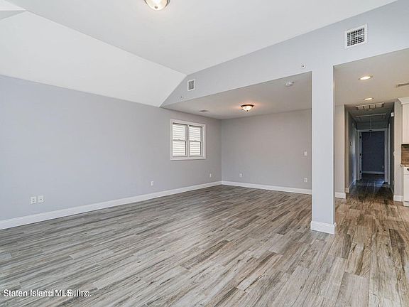 3rd image of 162 Edgegrove Ave #2-F