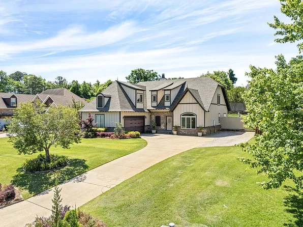 3205 Pinecrest Dr, Opelika, AL 36801
