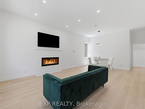 4th image of 571 Elizabeth St