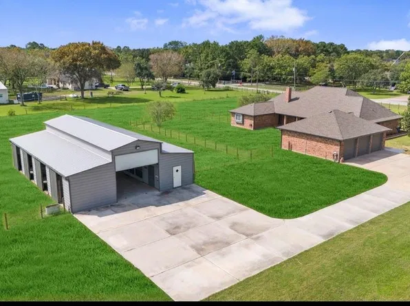 131 Happy Hollow St, Alvin, TX 77511