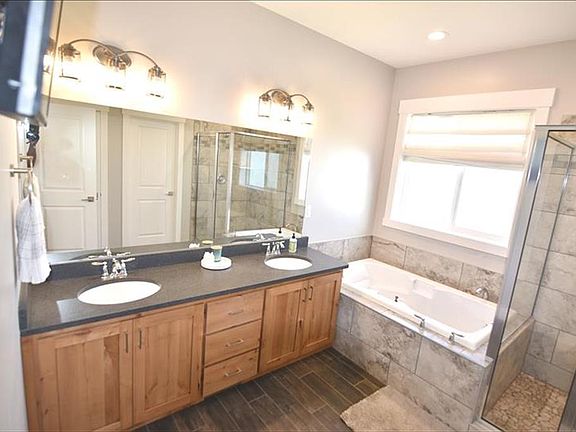 5th image of 845 Boxwood Dr
