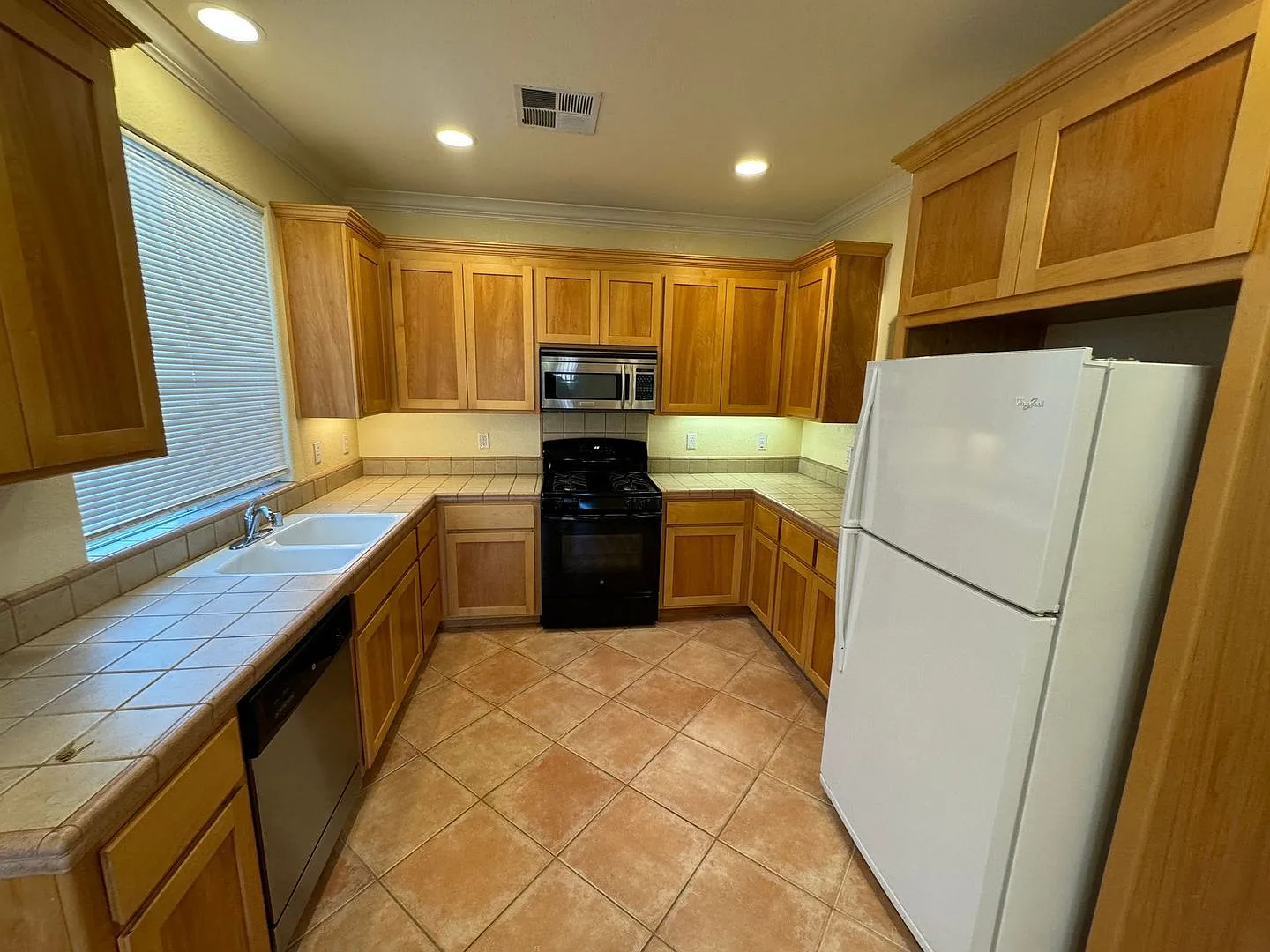 West Davis 5 bedroom and 2.5 bathroom home — Photo 3