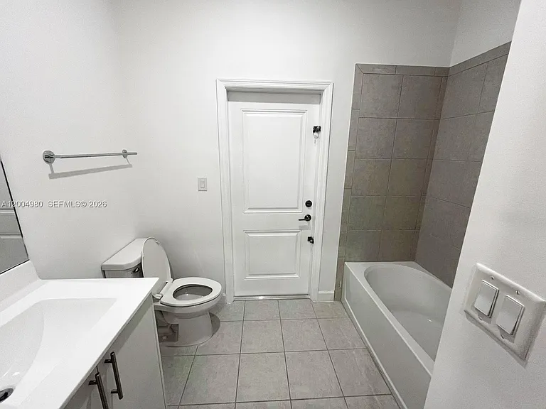 833 SE 26th Rd — Photo 9