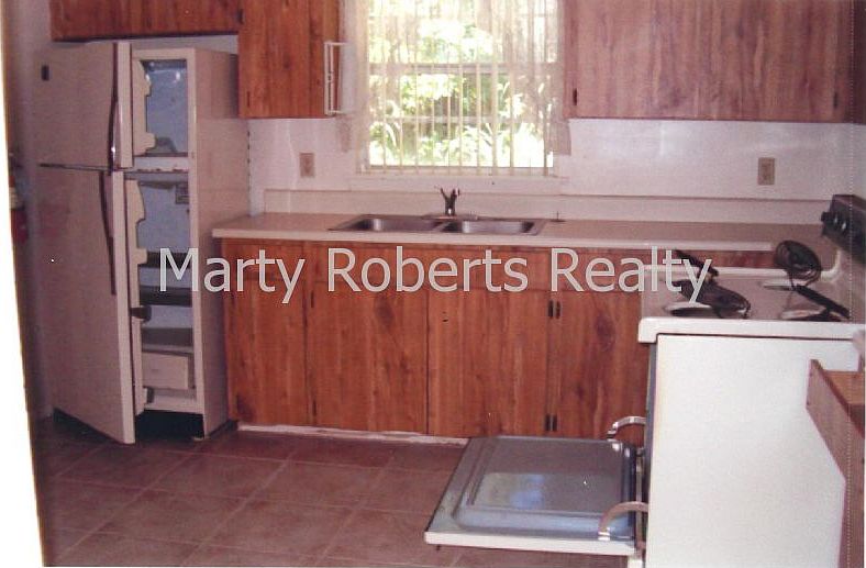 2nd image of 1532 E 1st Ave
