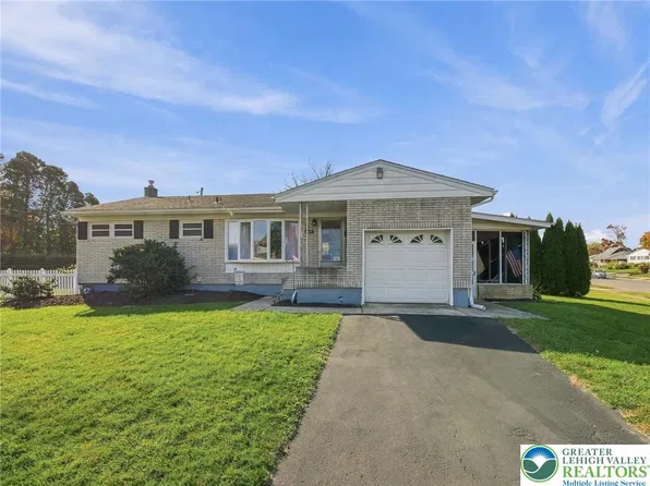 2227 Allwood Dr, Bethlehem, PA 18018