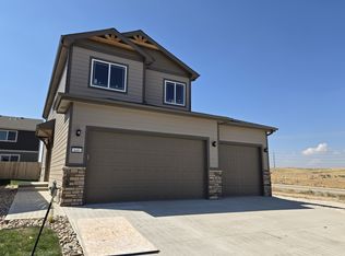 640 Hilltop Pl, Mills, WY 82604