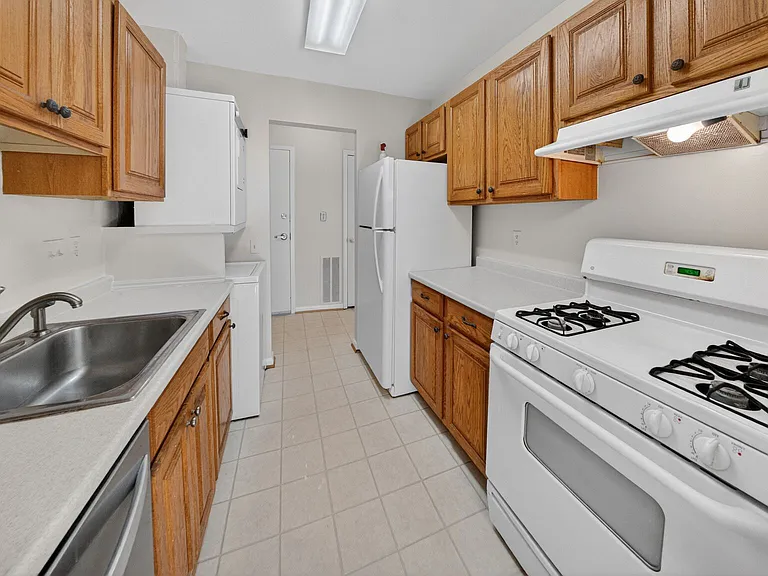 3364 Hewitt Ave #301 — Photo 9