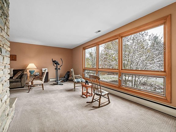 5th image of 375 Home Rd
