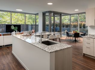 3477 N Broadway St #211, Chicago, IL 60657