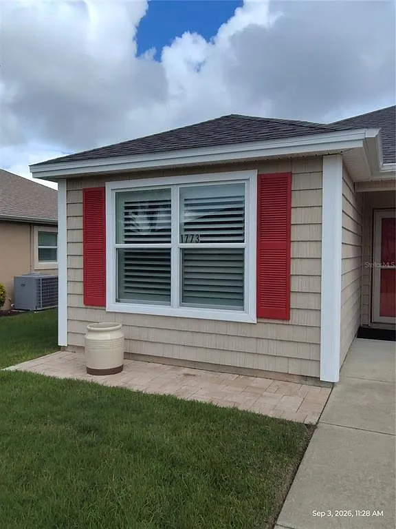 3 bed, 2.0 bath, 1392 sqft, $1,800 — Photo 2