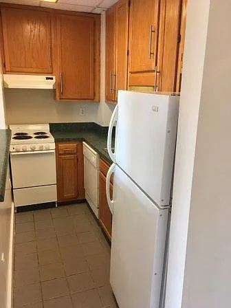 Linden Towers — Photo 22